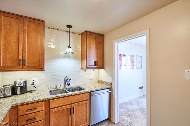 18975 Van Aken Boulevard 411, Shaker Heights, OH 44122