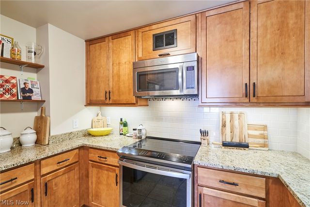 18975 Van Aken Boulevard 411, Shaker Heights, OH 44122