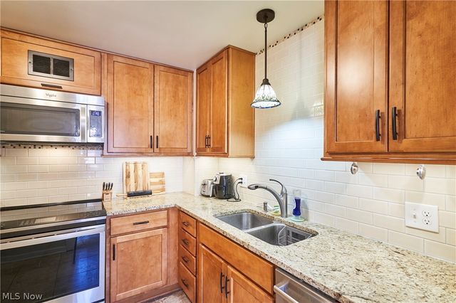 18975 Van Aken Boulevard 411, Shaker Heights, OH 44122