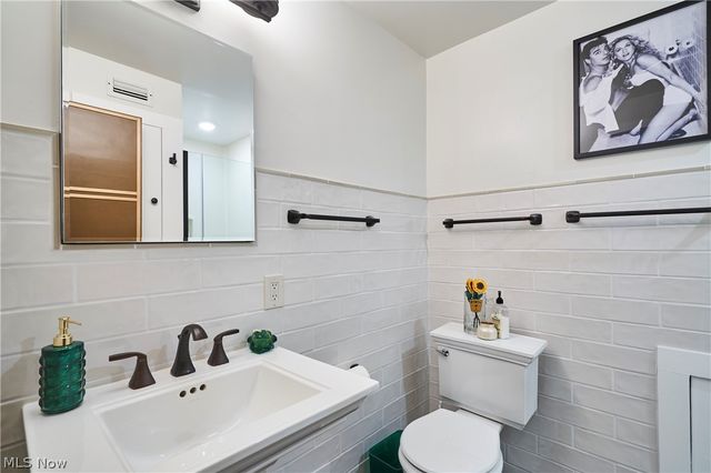 18975 Van Aken Boulevard 411, Shaker Heights, OH 44122
