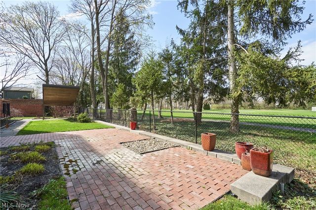 18975 Van Aken Boulevard 411, Shaker Heights, OH 44122