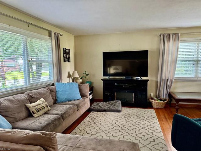 3629 Virginius DR, Virginia Beach, VA 23452