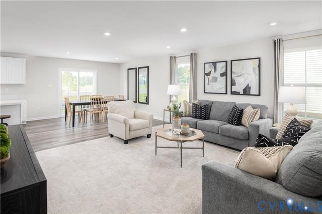 124 Hackberry Dr, Petersburg, VA 23803