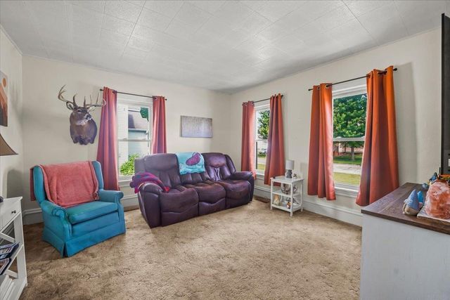 714 2nd Avenue, Ackley, IA 50601