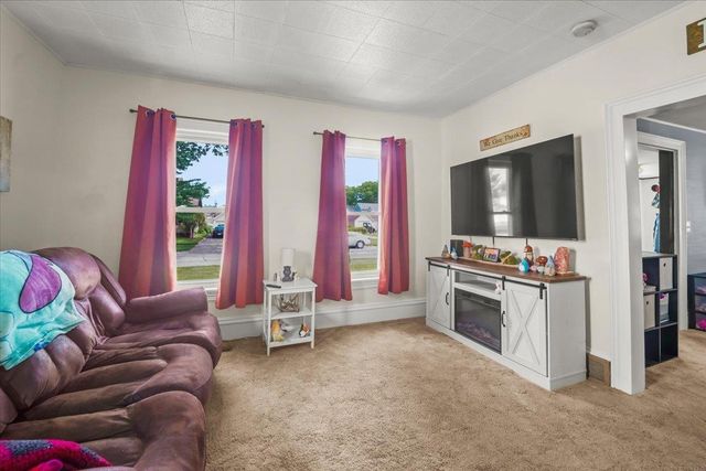 714 2nd Avenue, Ackley, IA 50601