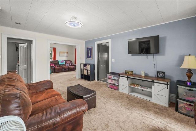 714 2nd Avenue, Ackley, IA 50601