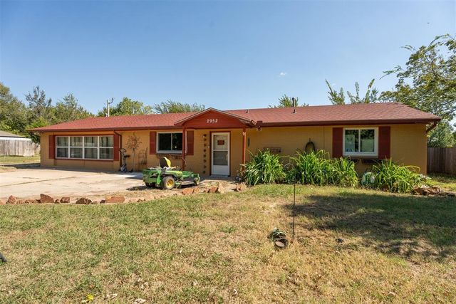 2952 Poplar Drive, Moore, OK 73160