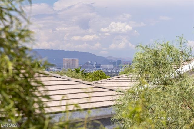 275 Spectacular Street, Henderson, NV 89052