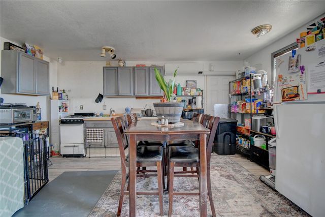 124 Turquoise Trail, Santa Fe, NM 87508