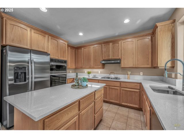 5328 Nw CRADY Ln, Portland, OR 97229