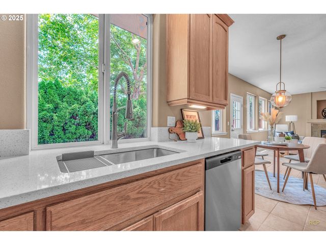 5328 Nw CRADY Ln, Portland, OR 97229