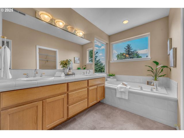 5328 Nw CRADY Ln, Portland, OR 97229