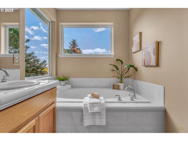 5328 Nw CRADY Ln, Portland, OR 97229