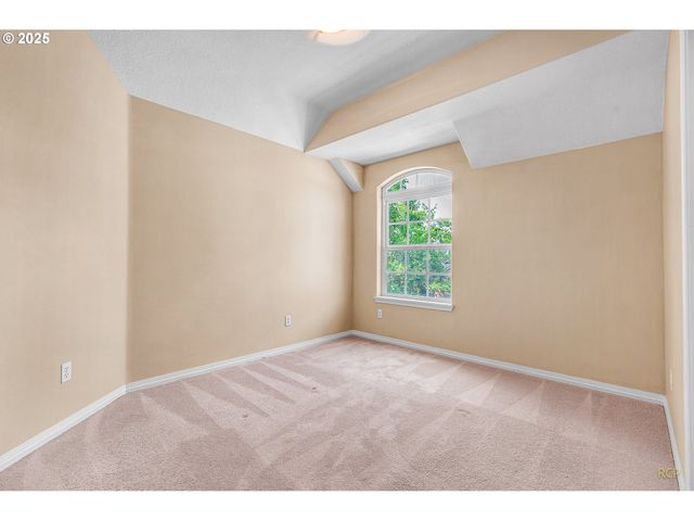 5328 Nw CRADY Ln, Portland, OR 97229