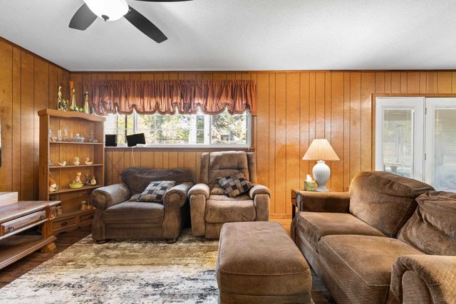 170 Payton St, Jefferson, TX 75657