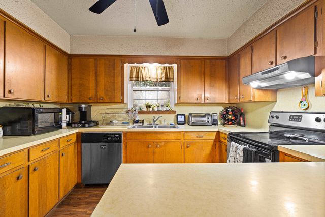 170 Payton St, Jefferson, TX 75657