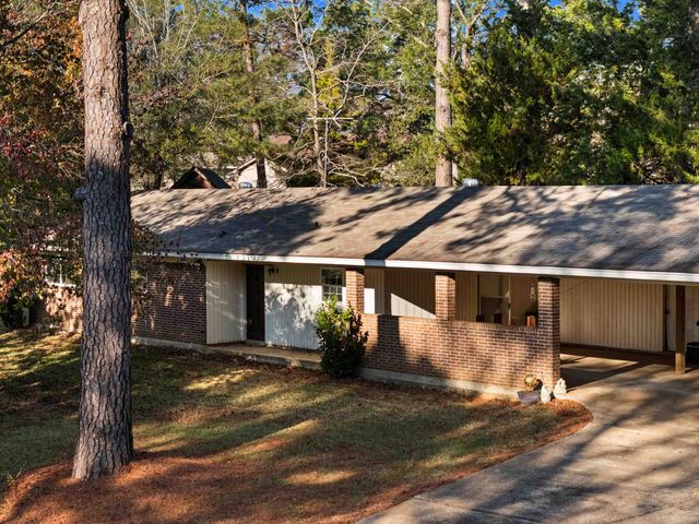 170 Payton St, Jefferson, TX 75657