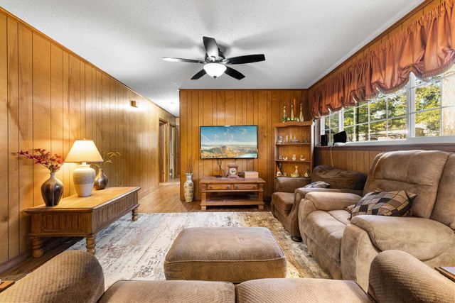 170 Payton St, Jefferson, TX 75657