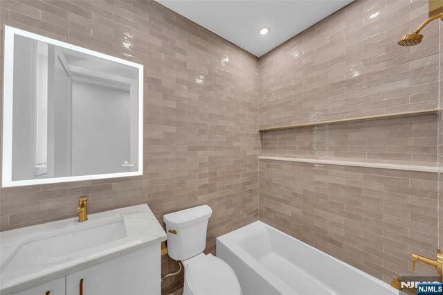 26 Clinton Avenue 1, Jersey City, NJ 07304