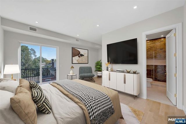 26 Clinton Avenue 1, Jersey City, NJ 07304