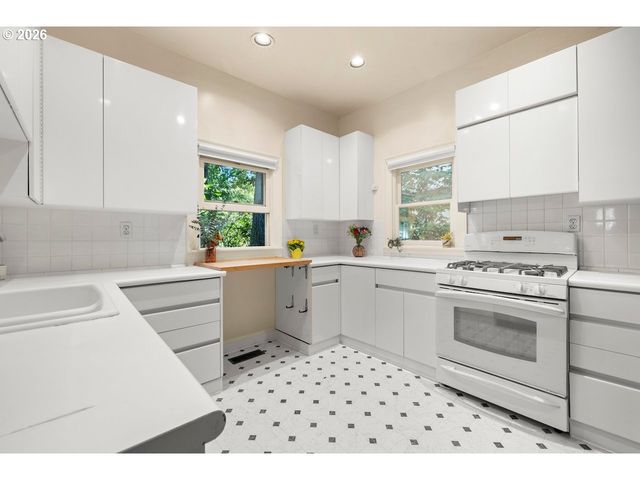 216 Se 17TH Ave, Portland, OR 97214