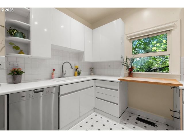 216 Se 17TH Ave, Portland, OR 97214