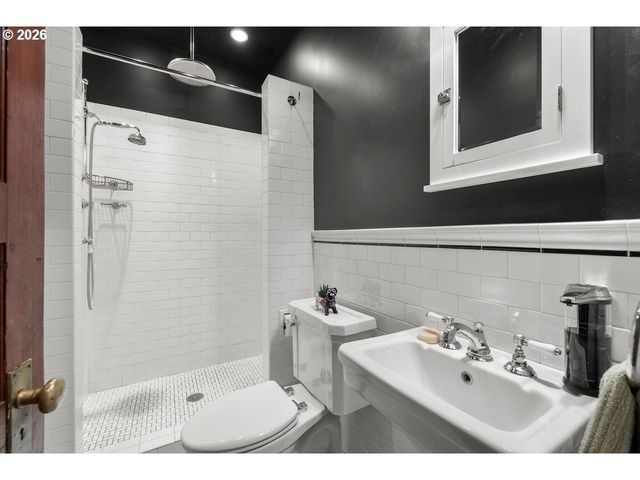 216 Se 17TH Ave, Portland, OR 97214