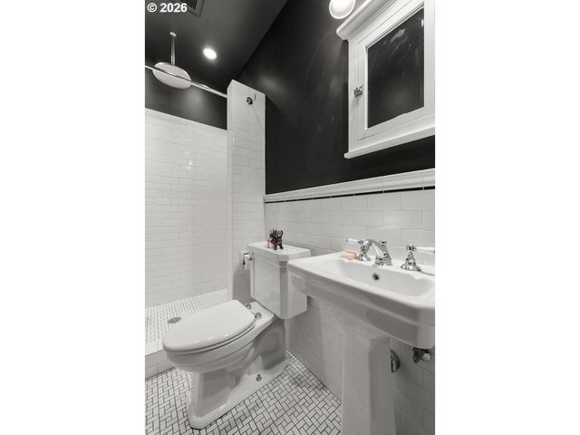 216 Se 17TH Ave, Portland, OR 97214