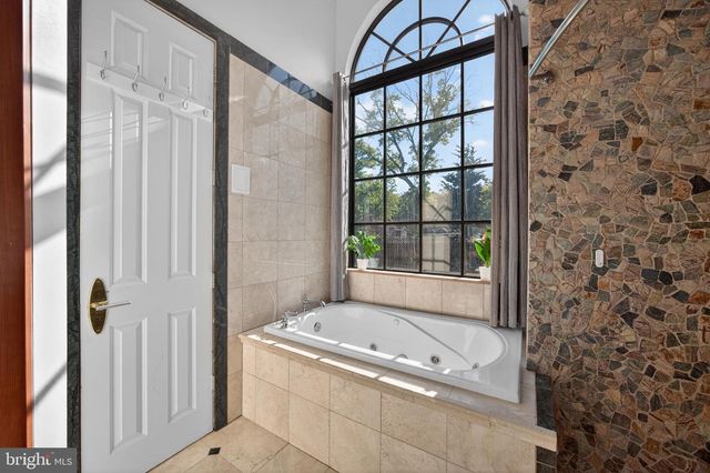 18 FALLON DR, Pasadena, MD 21122