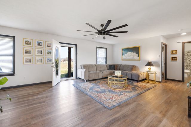 1883 Sawgrass Ln, Chapel Hill, TN 37034