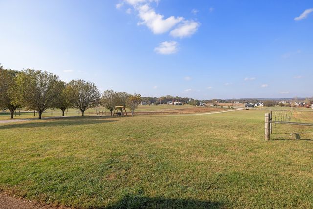 1883 Sawgrass Ln, Chapel Hill, TN 37034