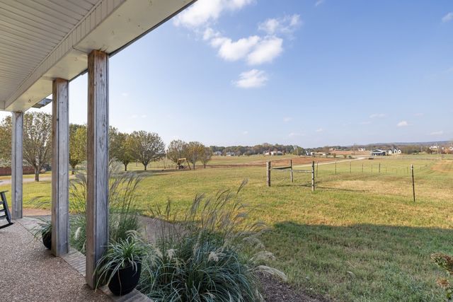 1883 Sawgrass Ln, Chapel Hill, TN 37034