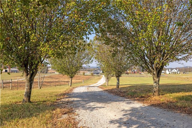 1883 Sawgrass Ln, Chapel Hill, TN 37034