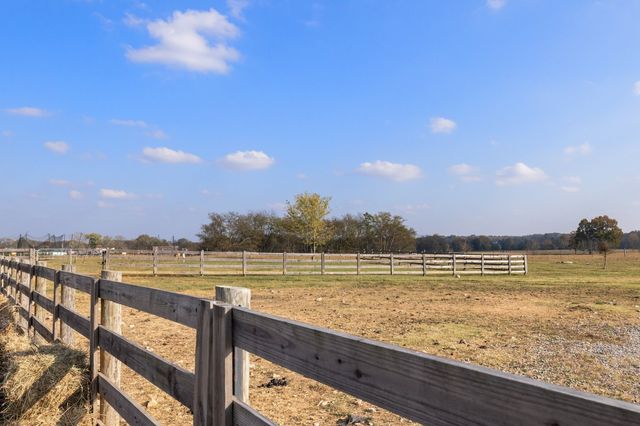 1883 Sawgrass Ln, Chapel Hill, TN 37034