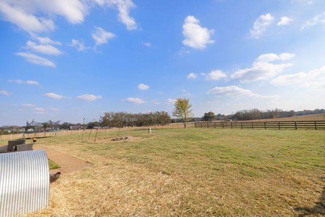 1883 Sawgrass Ln, Chapel Hill, TN 37034