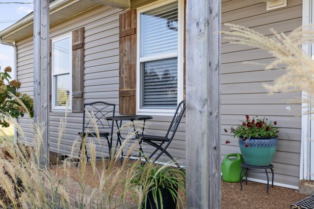 1883 Sawgrass Ln, Chapel Hill, TN 37034