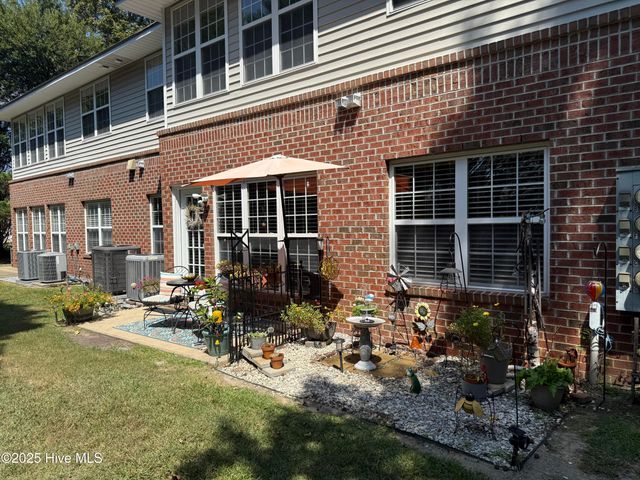 2205 Locksley Woods Dr C, Greenville, NC 27858