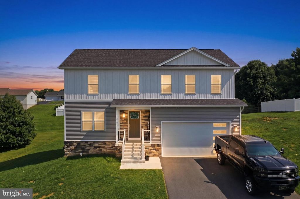 12192 REDHAWK DR, Waynesboro, PA 17268