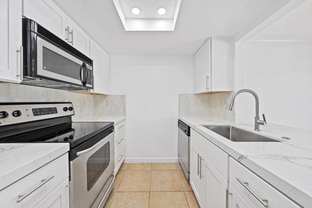 43376 Cook St 220, Palm Desert, CA 92211