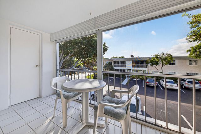 6417 BAY CLUB Drive 3, Fort Lauderdale, FL 33308