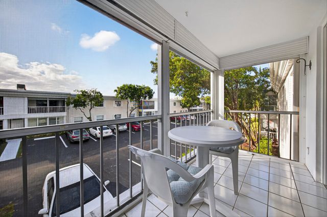 6417 BAY CLUB Drive 3, Fort Lauderdale, FL 33308