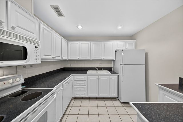 6417 BAY CLUB Drive 3, Fort Lauderdale, FL 33308