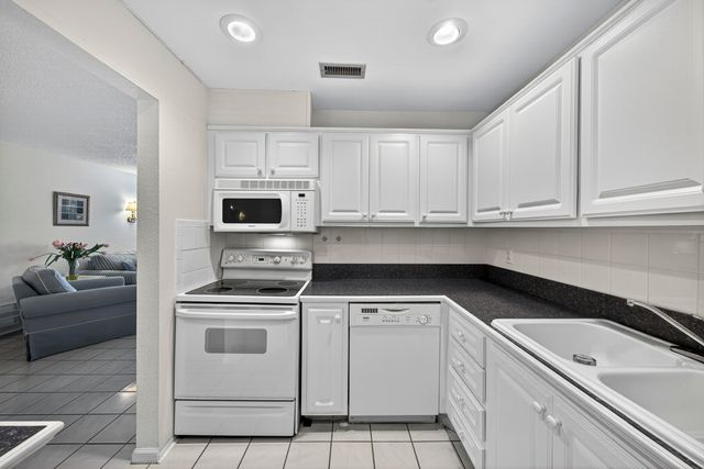 6417 BAY CLUB Drive 3, Fort Lauderdale, FL 33308