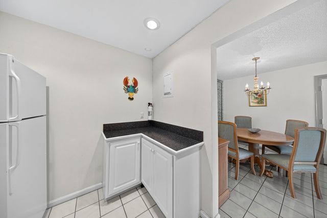 6417 BAY CLUB Drive 3, Fort Lauderdale, FL 33308