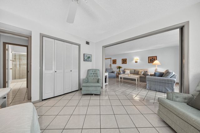6417 BAY CLUB Drive 3, Fort Lauderdale, FL 33308
