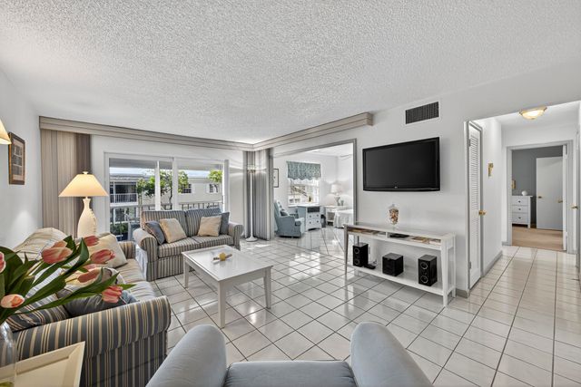 6417 BAY CLUB Drive 3, Fort Lauderdale, FL 33308