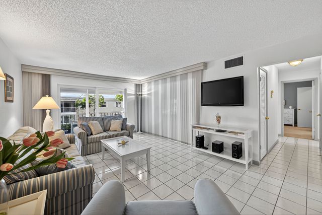 6417 BAY CLUB Drive 3, Fort Lauderdale, FL 33308