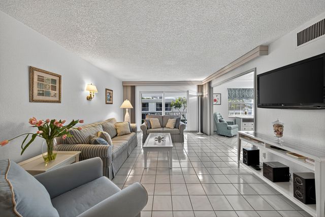 6417 BAY CLUB Drive 3, Fort Lauderdale, FL 33308