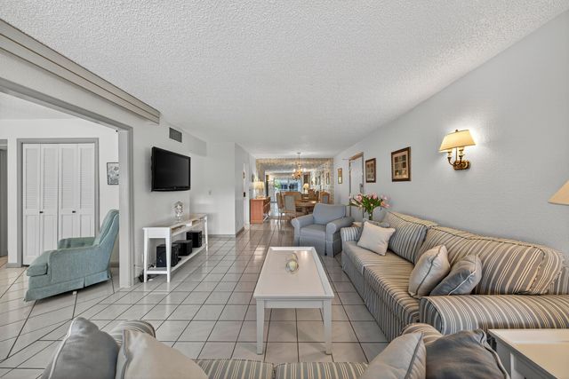 6417 BAY CLUB Drive 3, Fort Lauderdale, FL 33308
