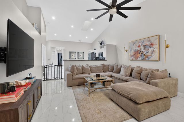 8285 VIA DI VENETO, Boca Raton, FL 33496